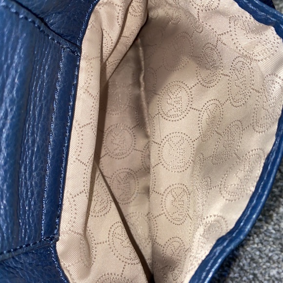 Michael Kor’s purse - Picture 7 of 8